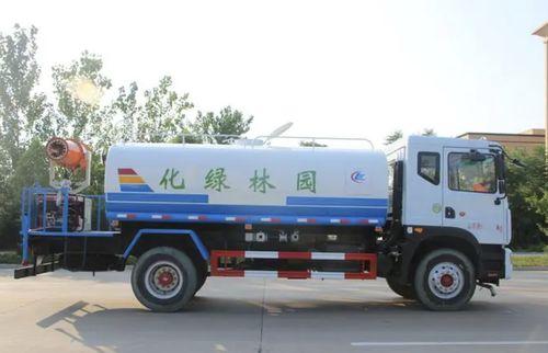 带音乐的洒水车视频,欢乐旋律中的城市清新守护者