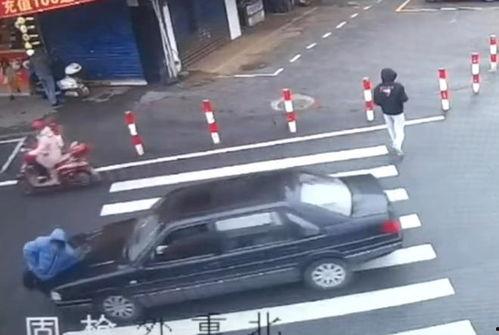 车撞人视频,车撞人瞬间，现场画面触目惊心