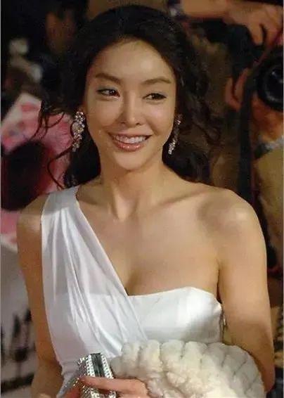 韩国演艺圈潜规则视频,视频曝光行业黑暗面