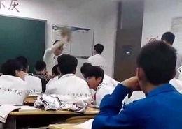 学校老师打学生视频